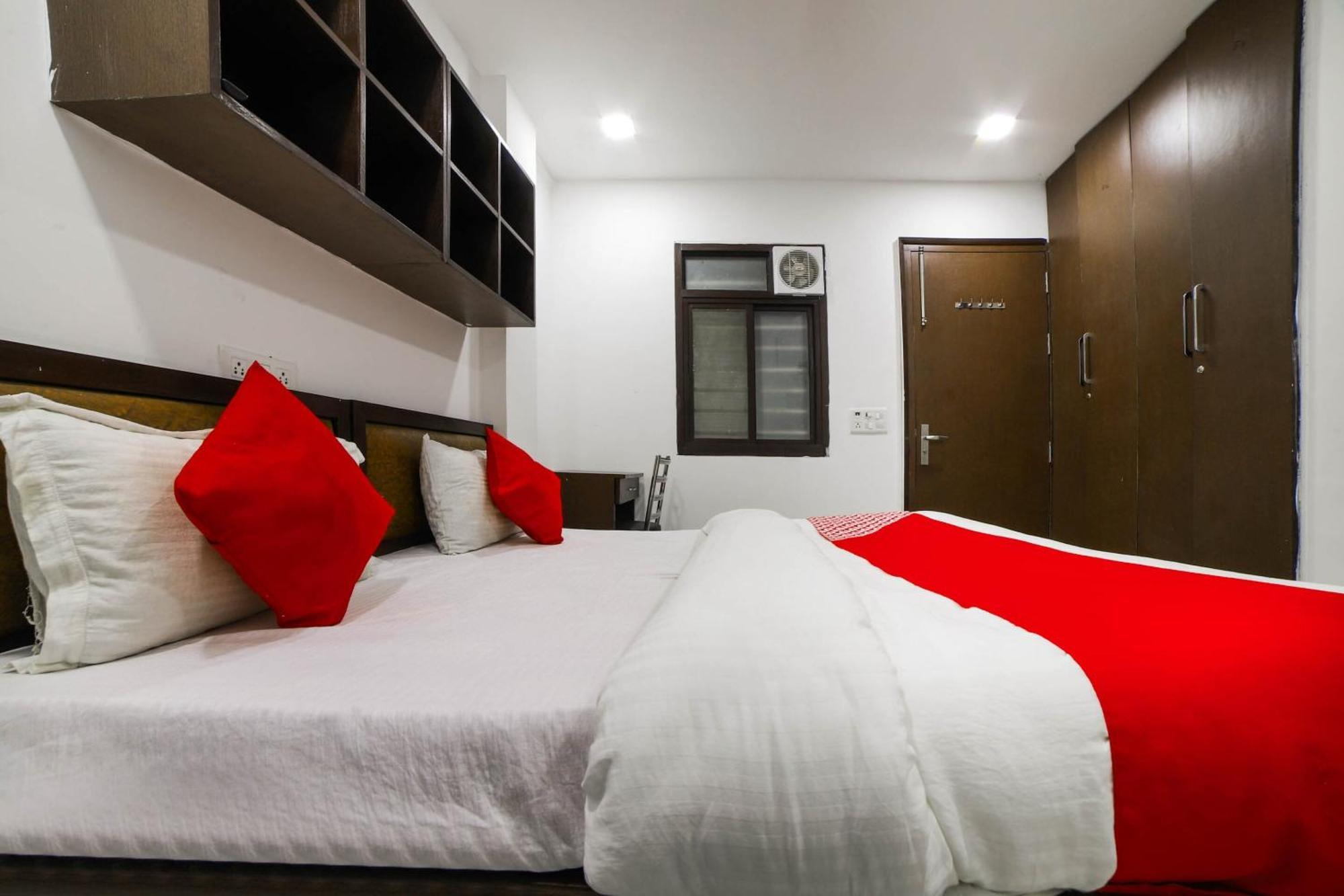 Hotel Seven S Delhi  Exterior photo
