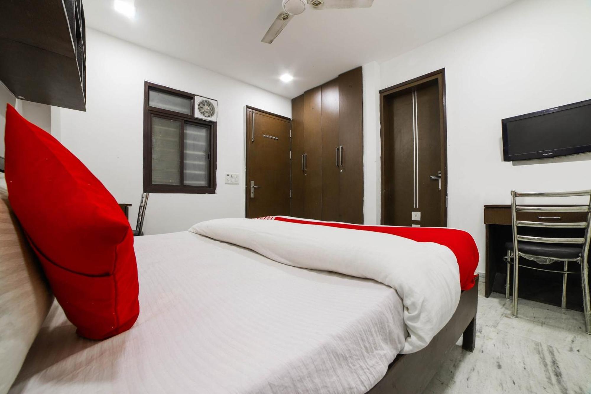 Hotel Seven S Delhi  Exterior photo