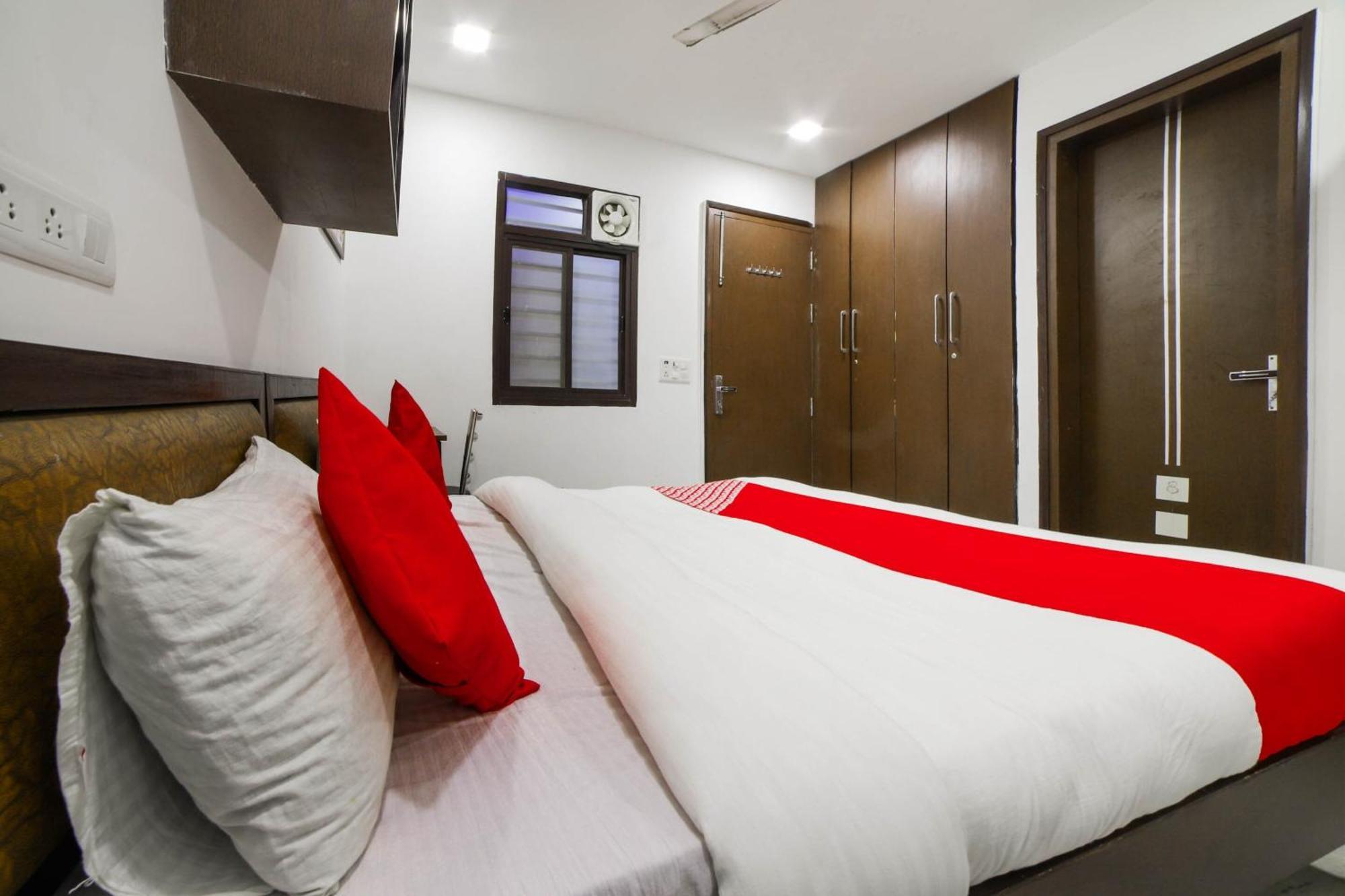 Hotel Seven S Delhi  Exterior photo